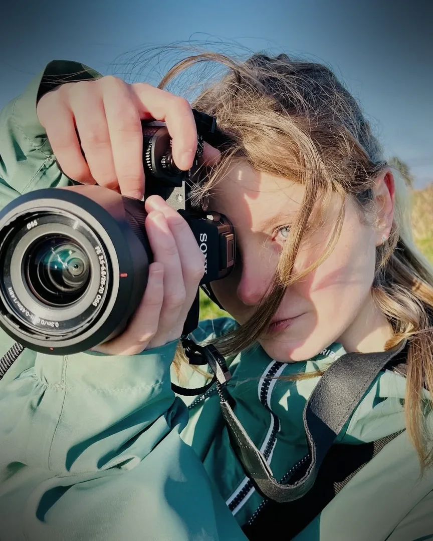 Photographe derrière son objectif, appareil photo Sony